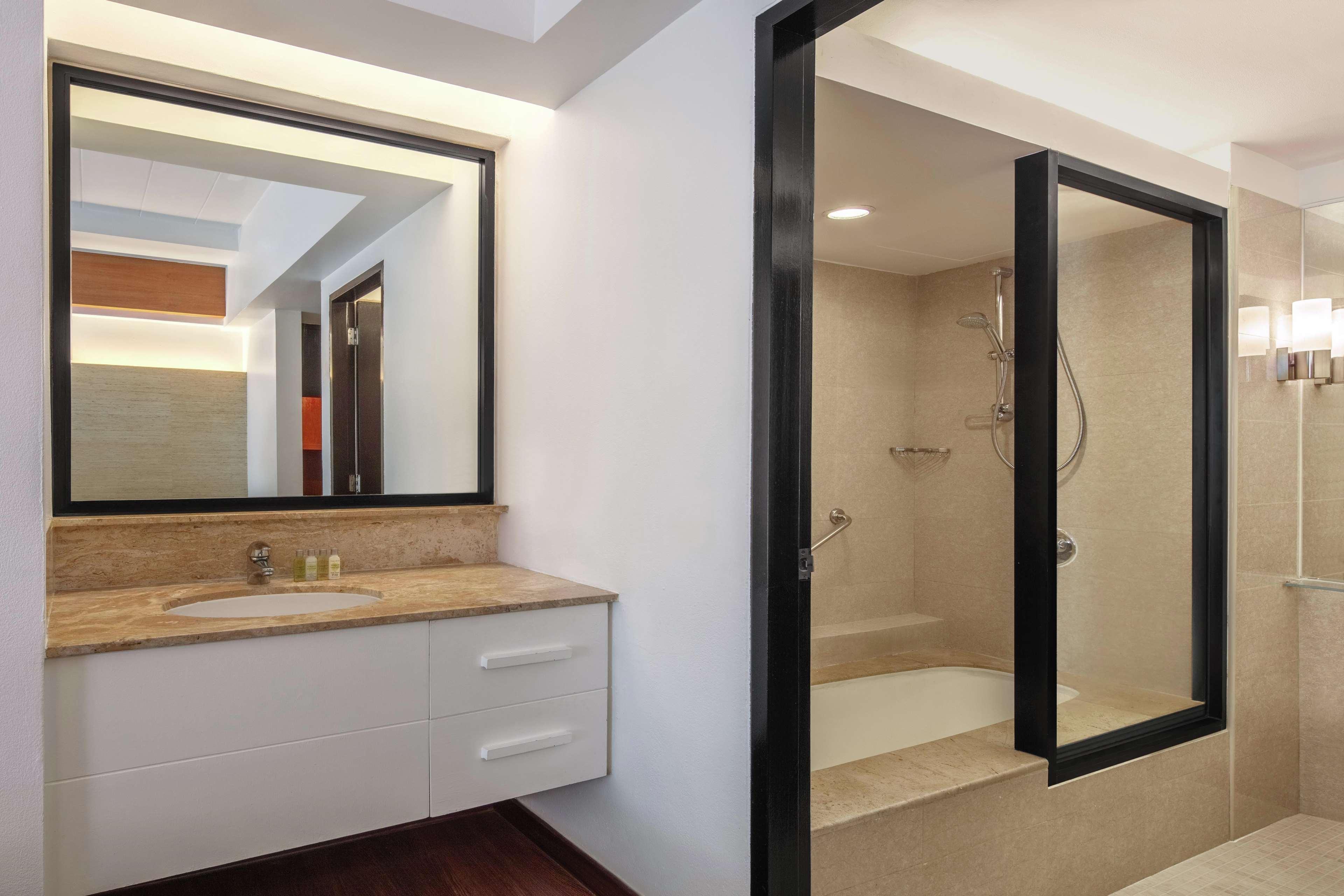 Doubletree By Hilton Phuket Banthai Курортный комплекс Patong